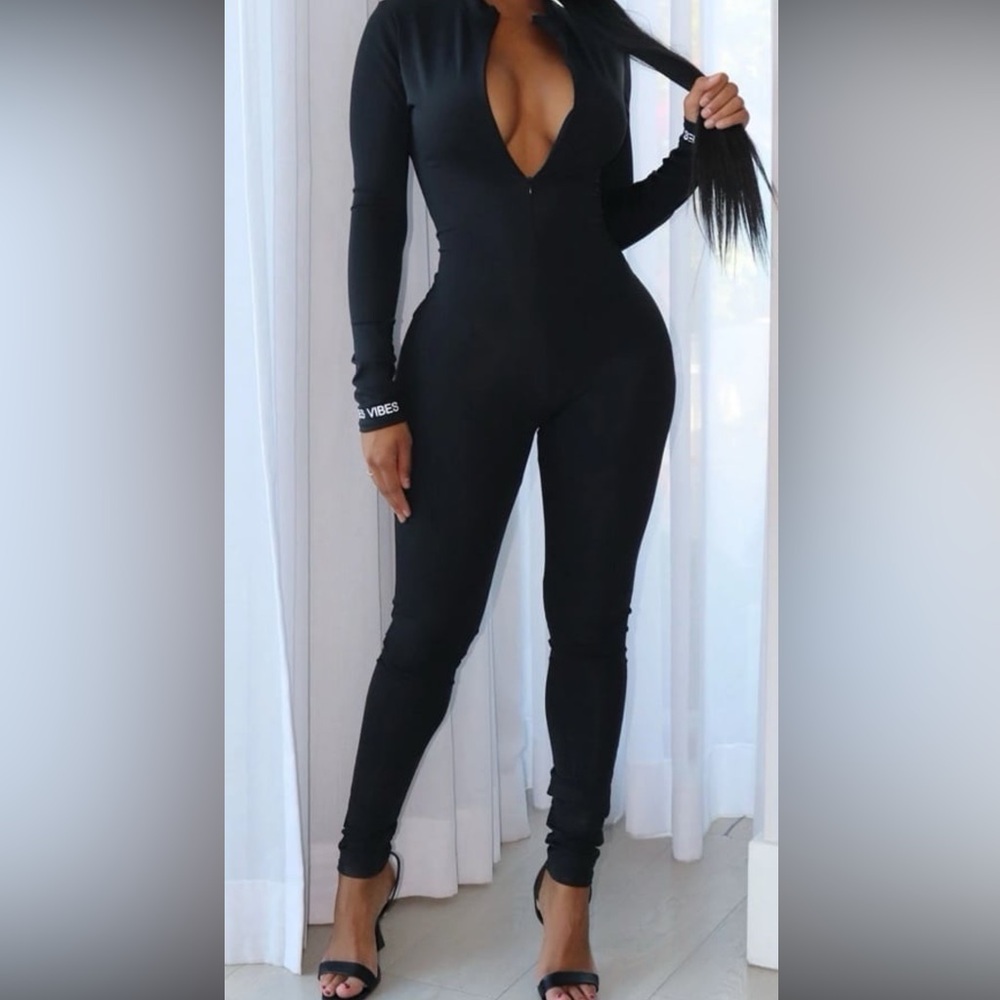 Fashion nova Black Full-Body Jumpsuit size medium